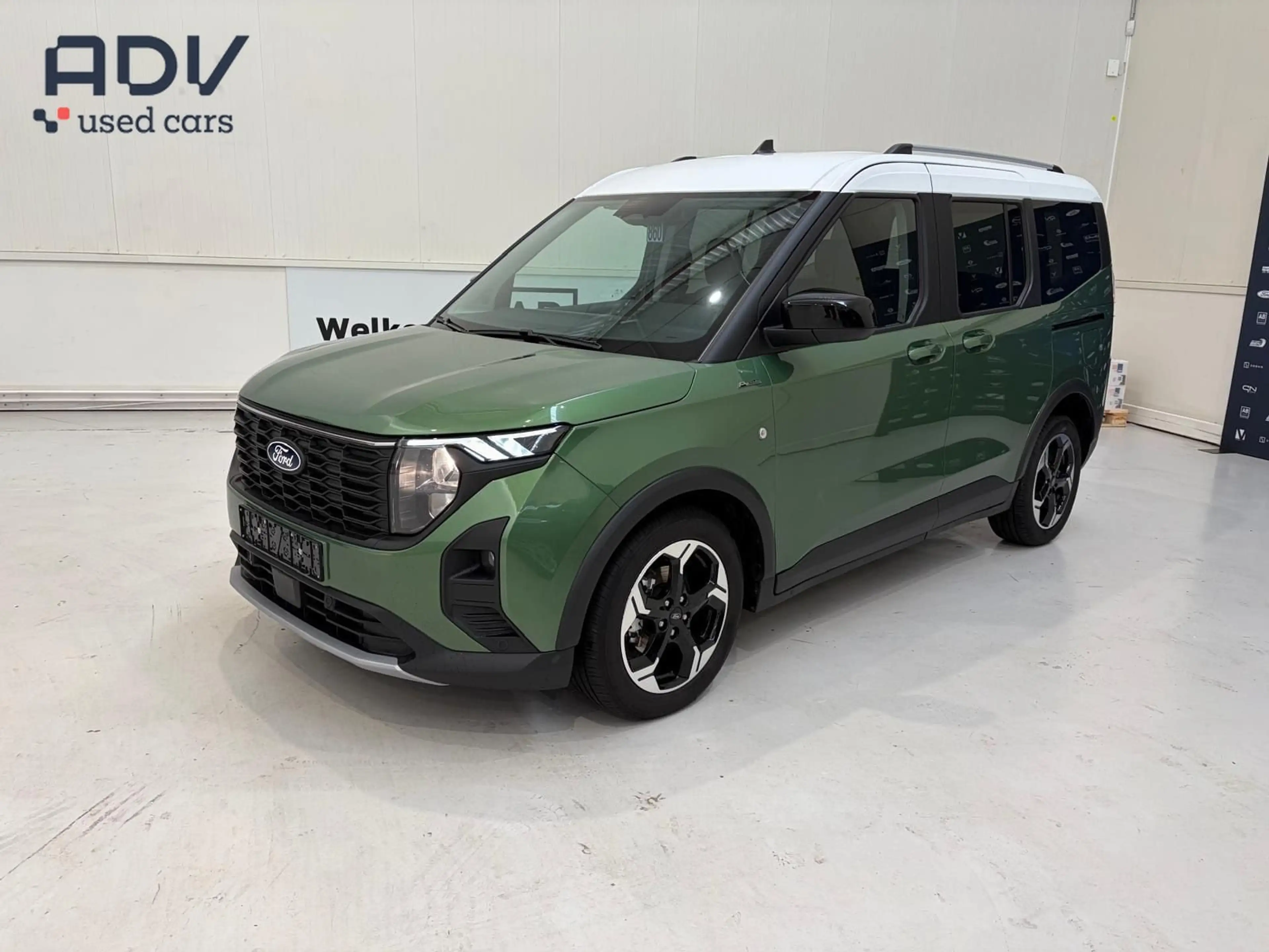 Ford Tourneo Courier Active uitvoering - Carplay/Android Auto - Winter Pack - slechts 13.000 km !!