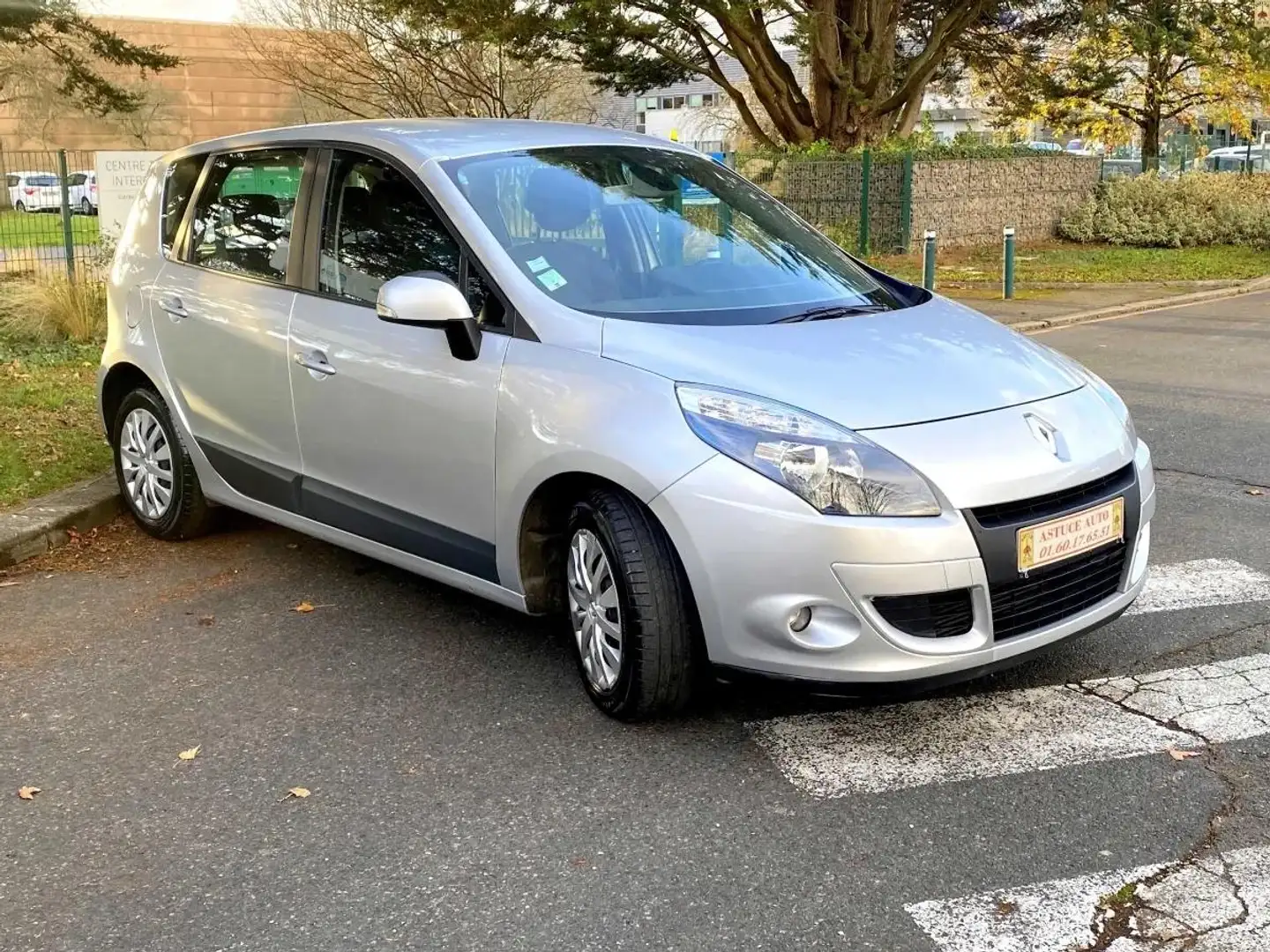 Renault Scenic 1.5 DCI 110 DYNAMIQUE Grau - 2