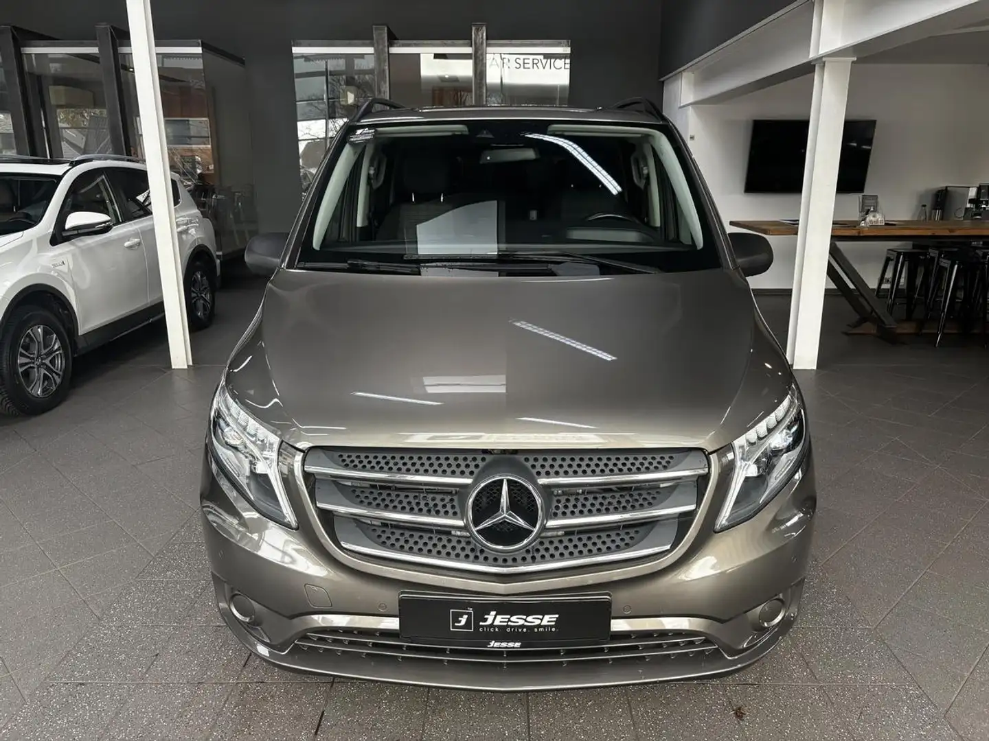 Mercedes-Benz Vito Tourer 119 CDI Edition lang LED Navi SHZ AHK 8-Si Braun - 2