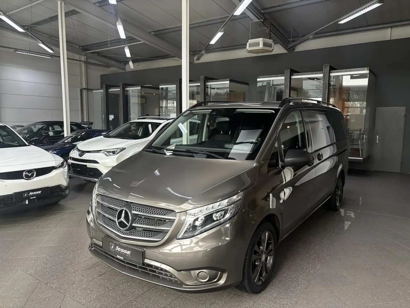 Mercedes-Benz Vito Tourer 119 CDI Edition lang LED Navi SHZ AHK 8-Si Braun - 1