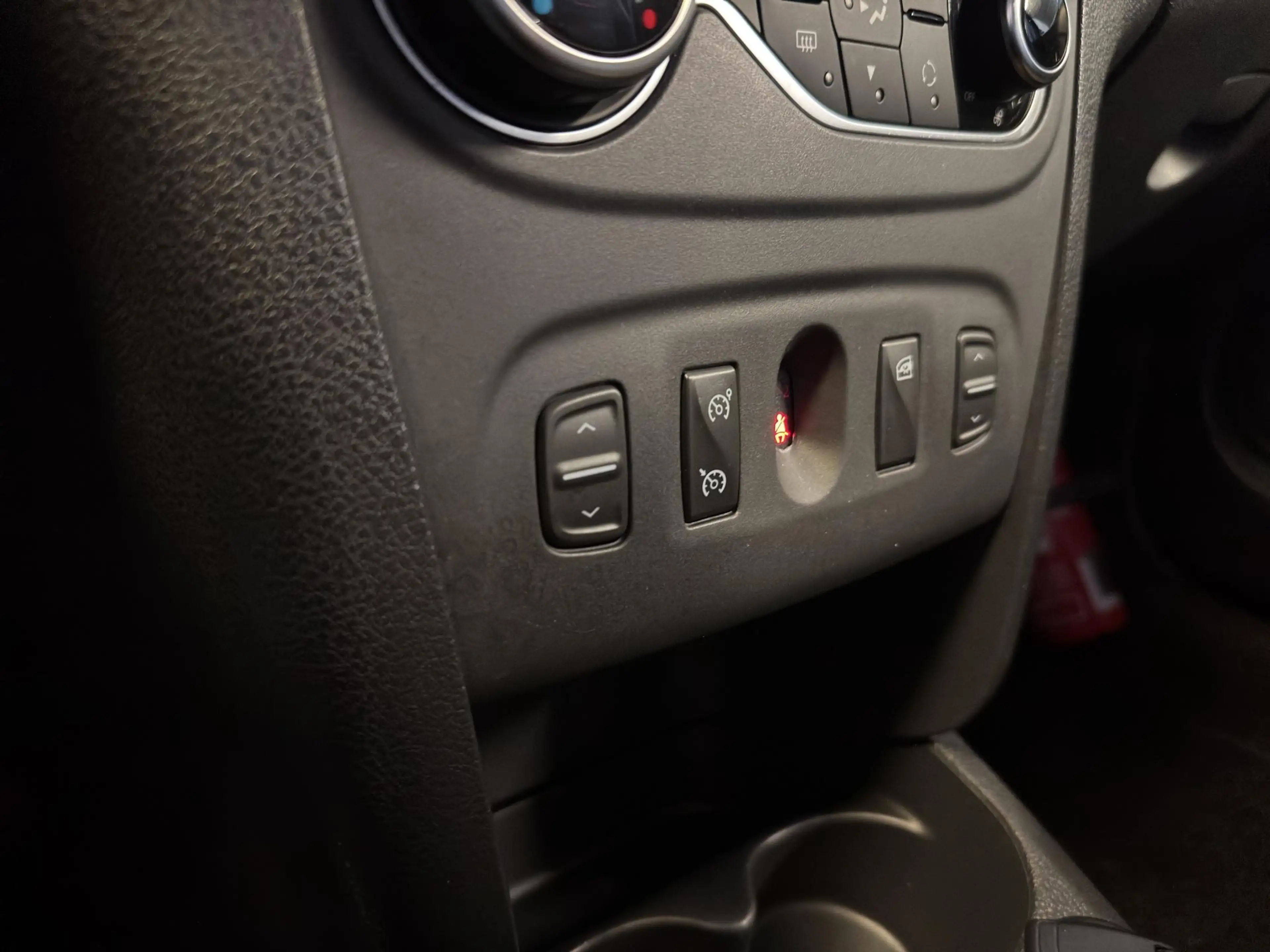 Dacia Sandero II Techroad TCe 90 — photo 14