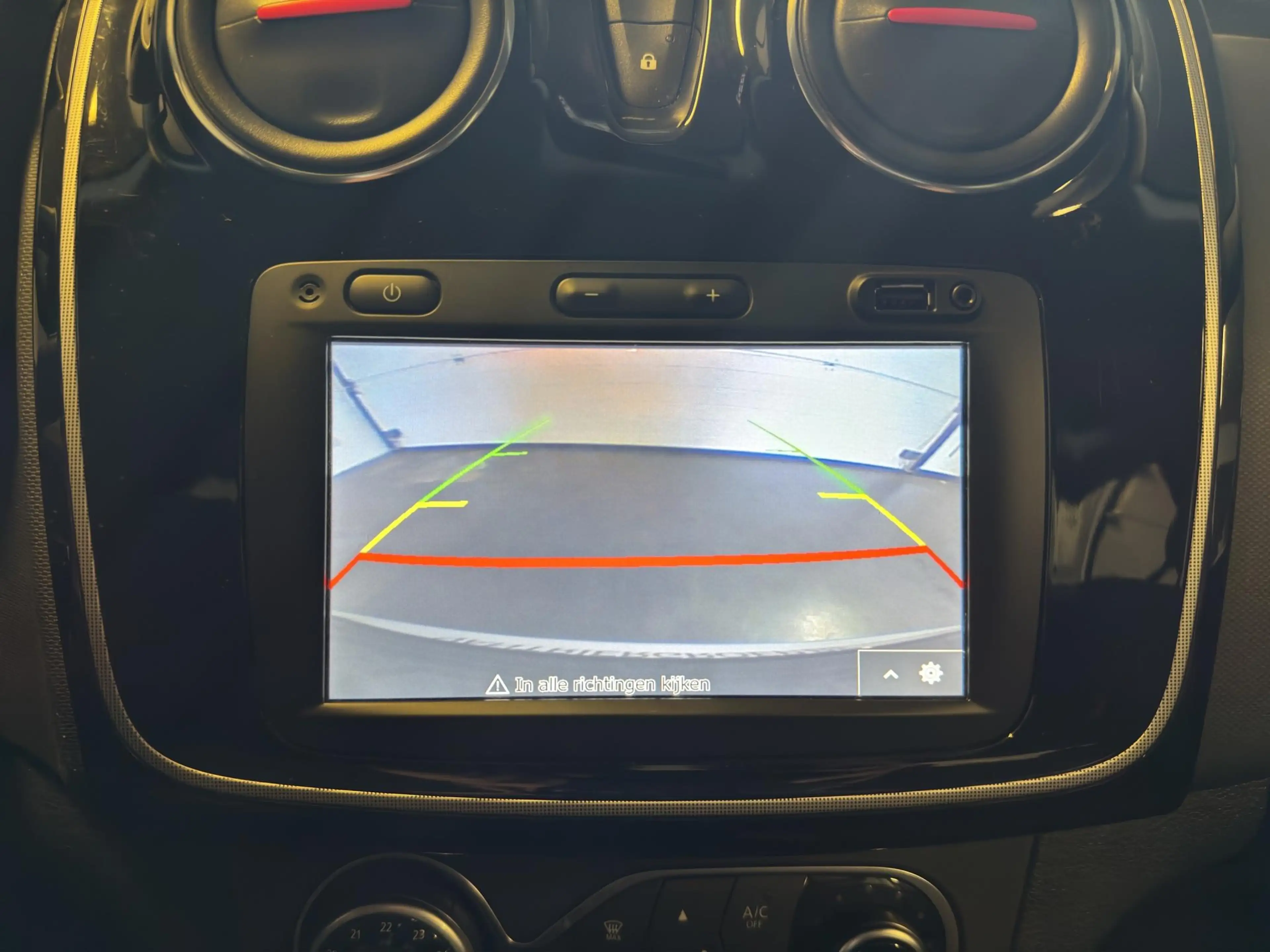 Dacia Sandero II Techroad TCe 90 — photo 12