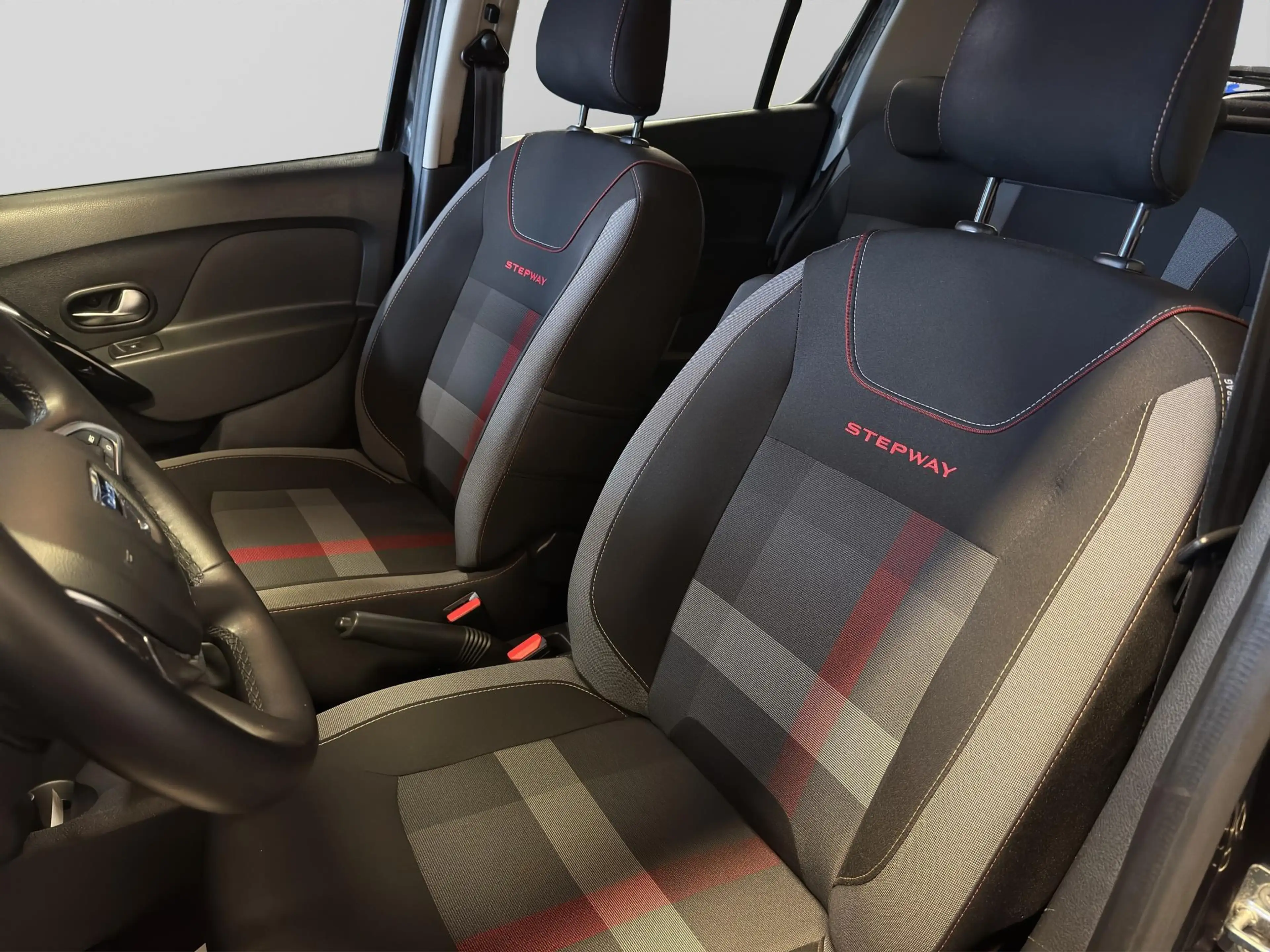 Dacia Sandero II Techroad TCe 90 — photo 7