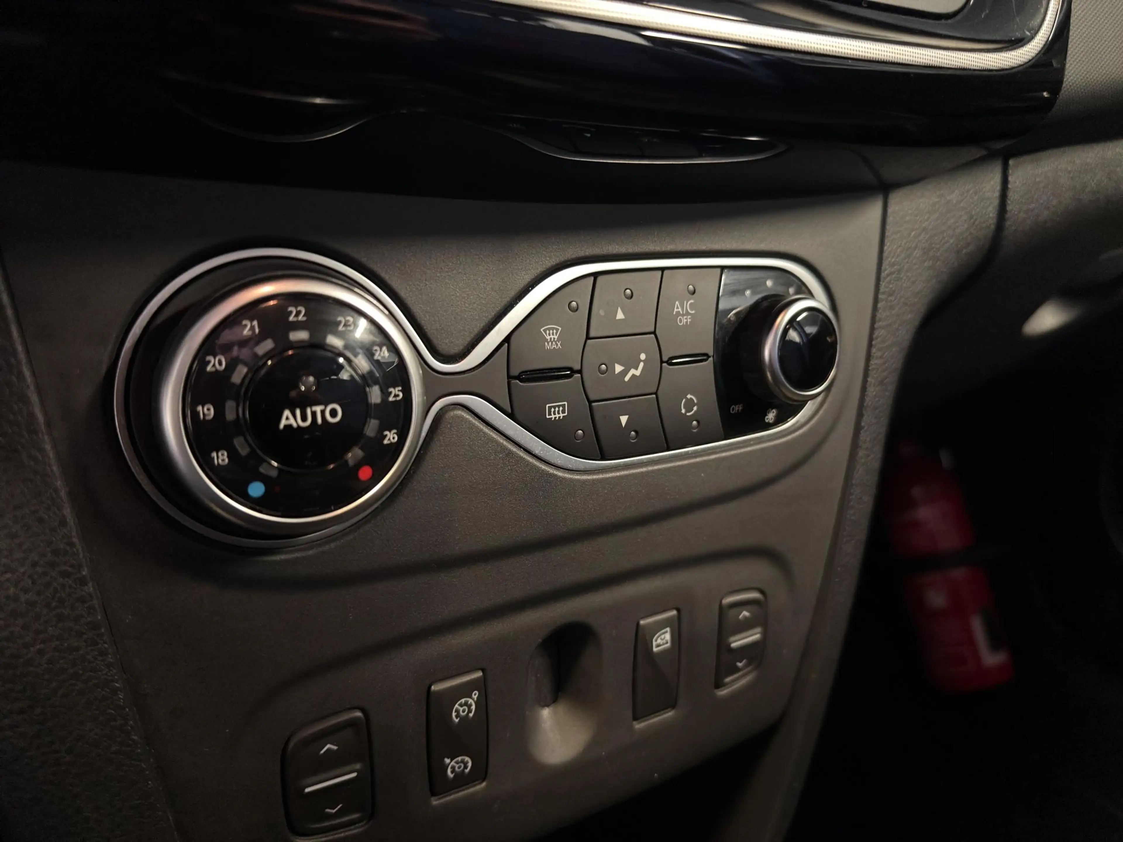 Dacia Sandero II Techroad TCe 90 — photo 13