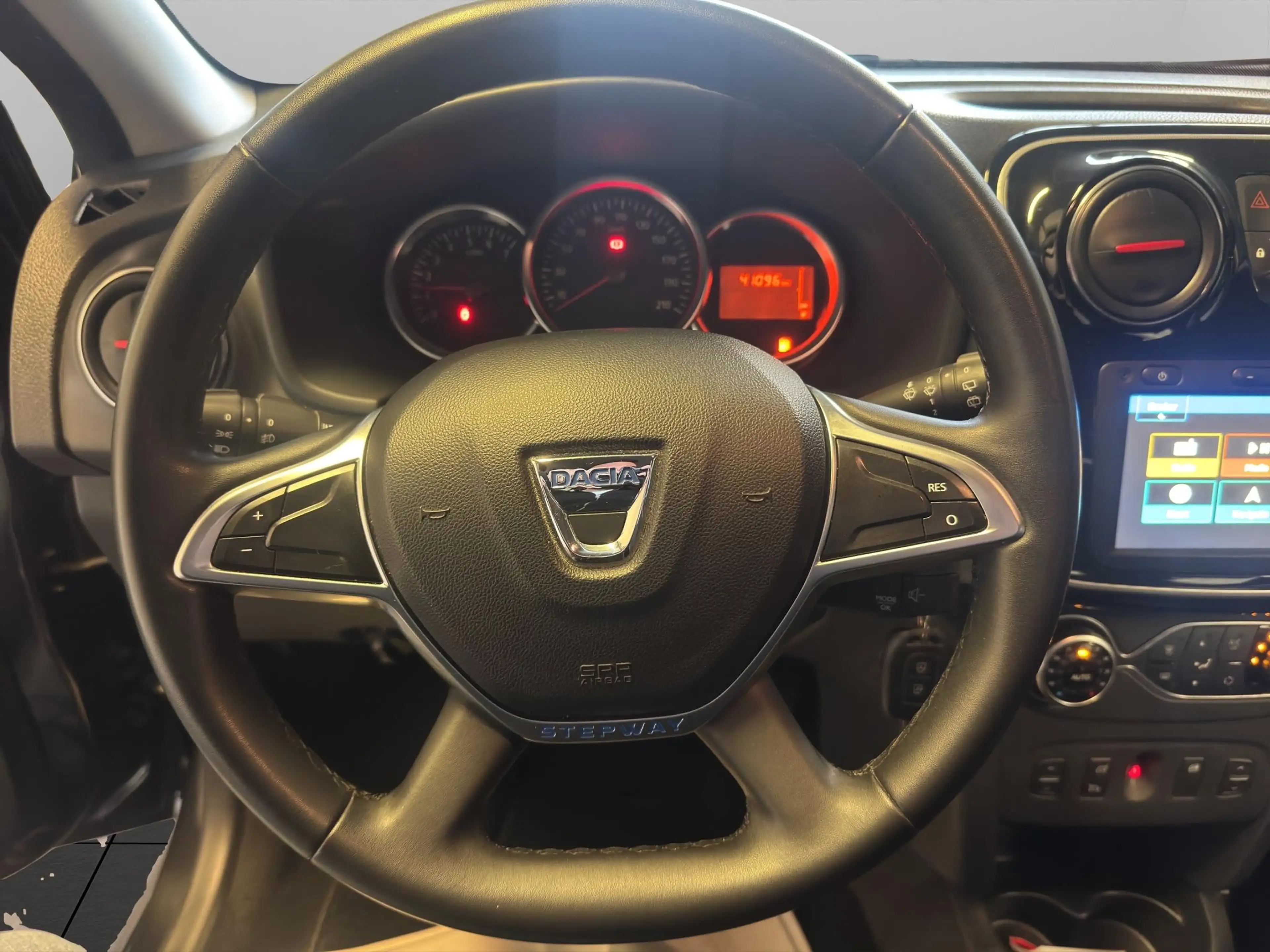 Dacia Sandero II Techroad TCe 90 — photo 8