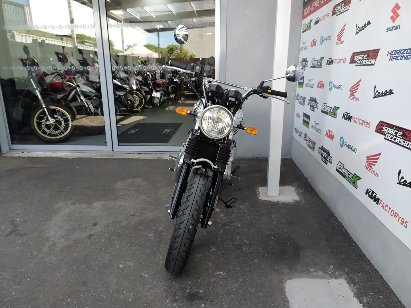 Royal Enfield Interceptor Rood - 2