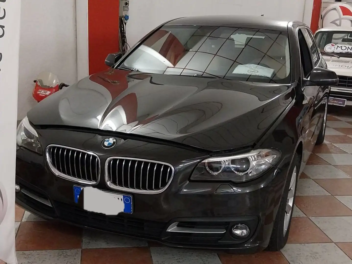 BMW 525 Serie+5+F11+Touring+525d+Touring+xdrive+Business crna - 1