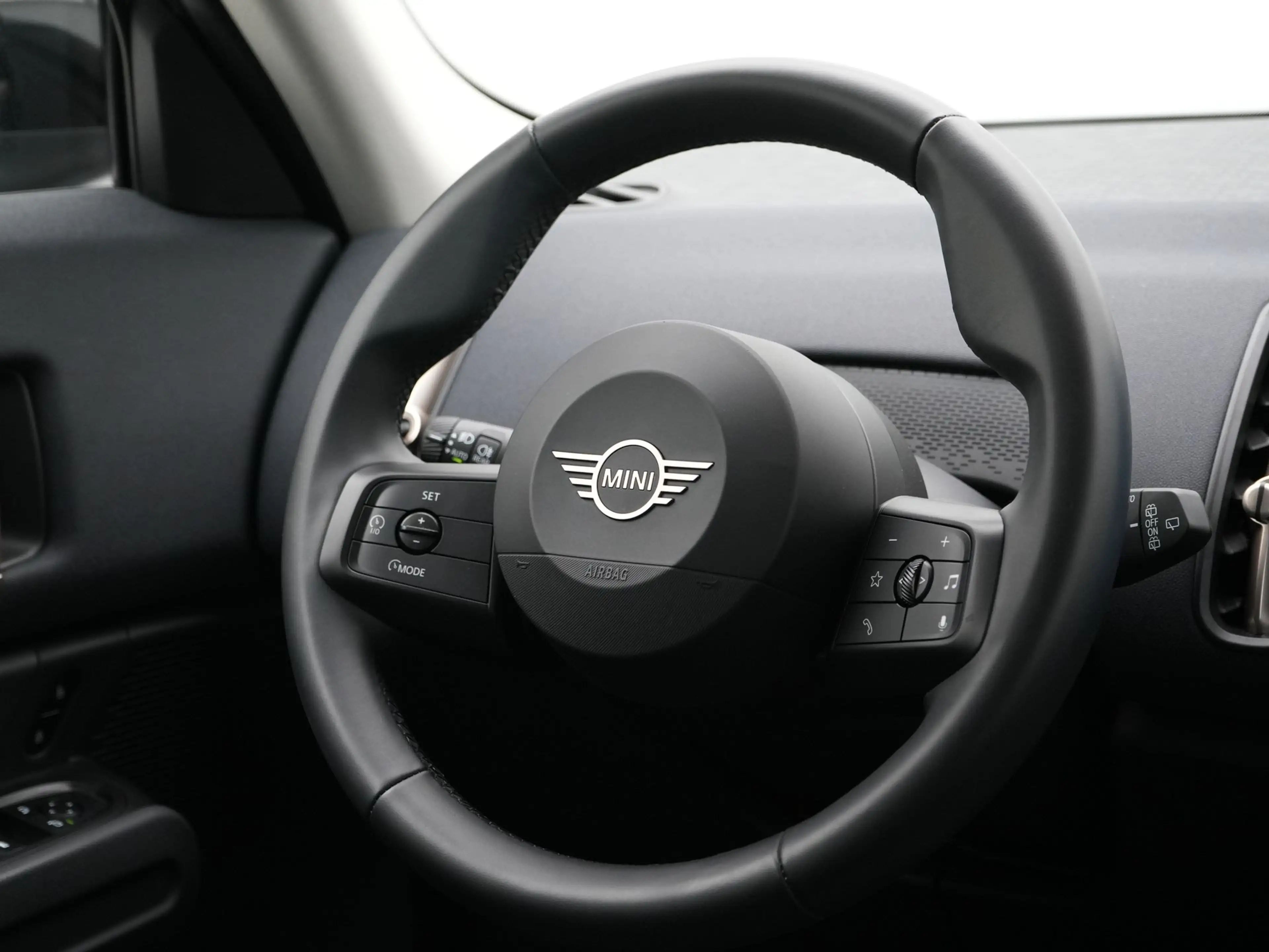 MINI Countryman E Essential — photo 2
