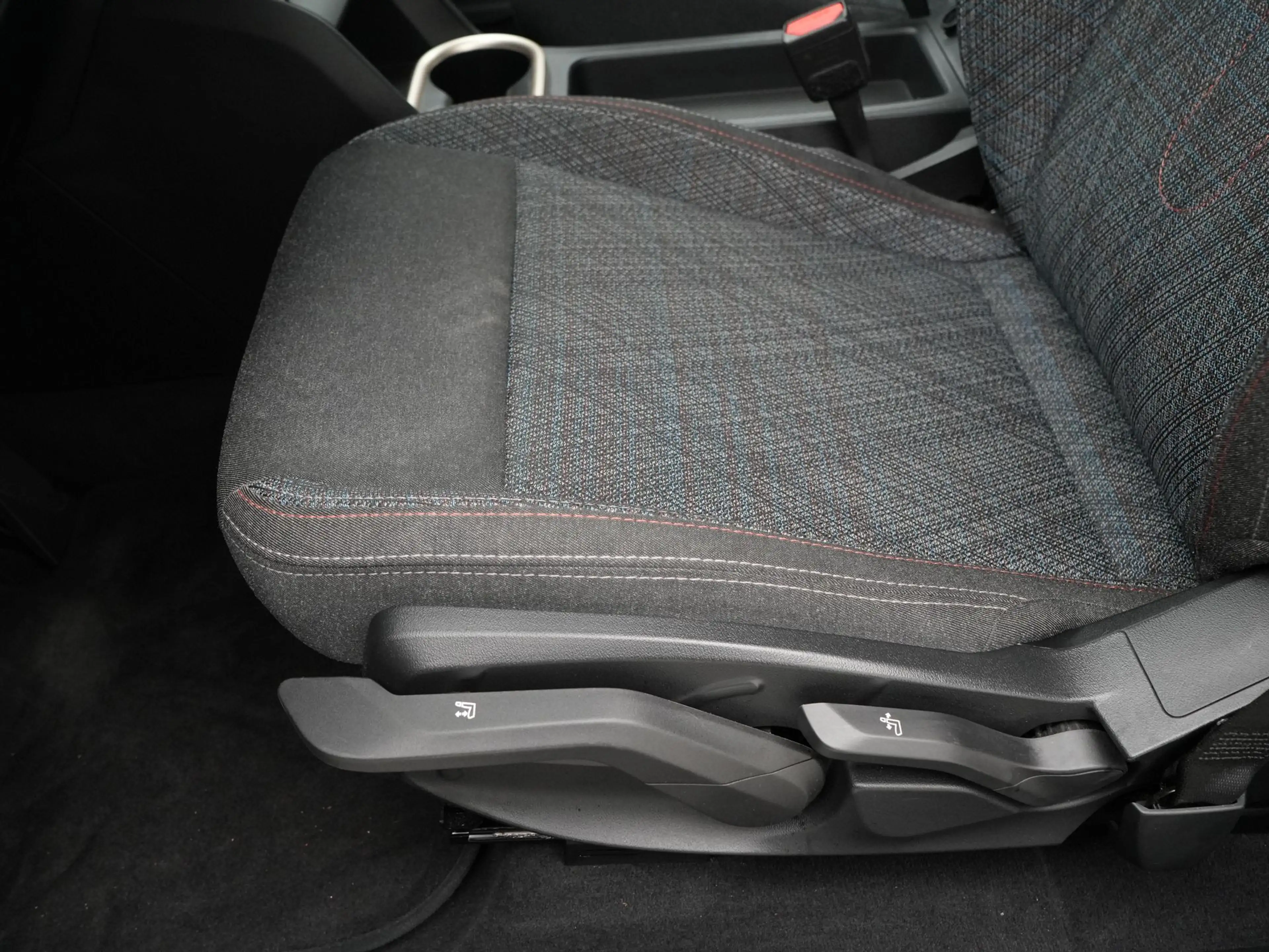 MINI Countryman E Essential — photo 15