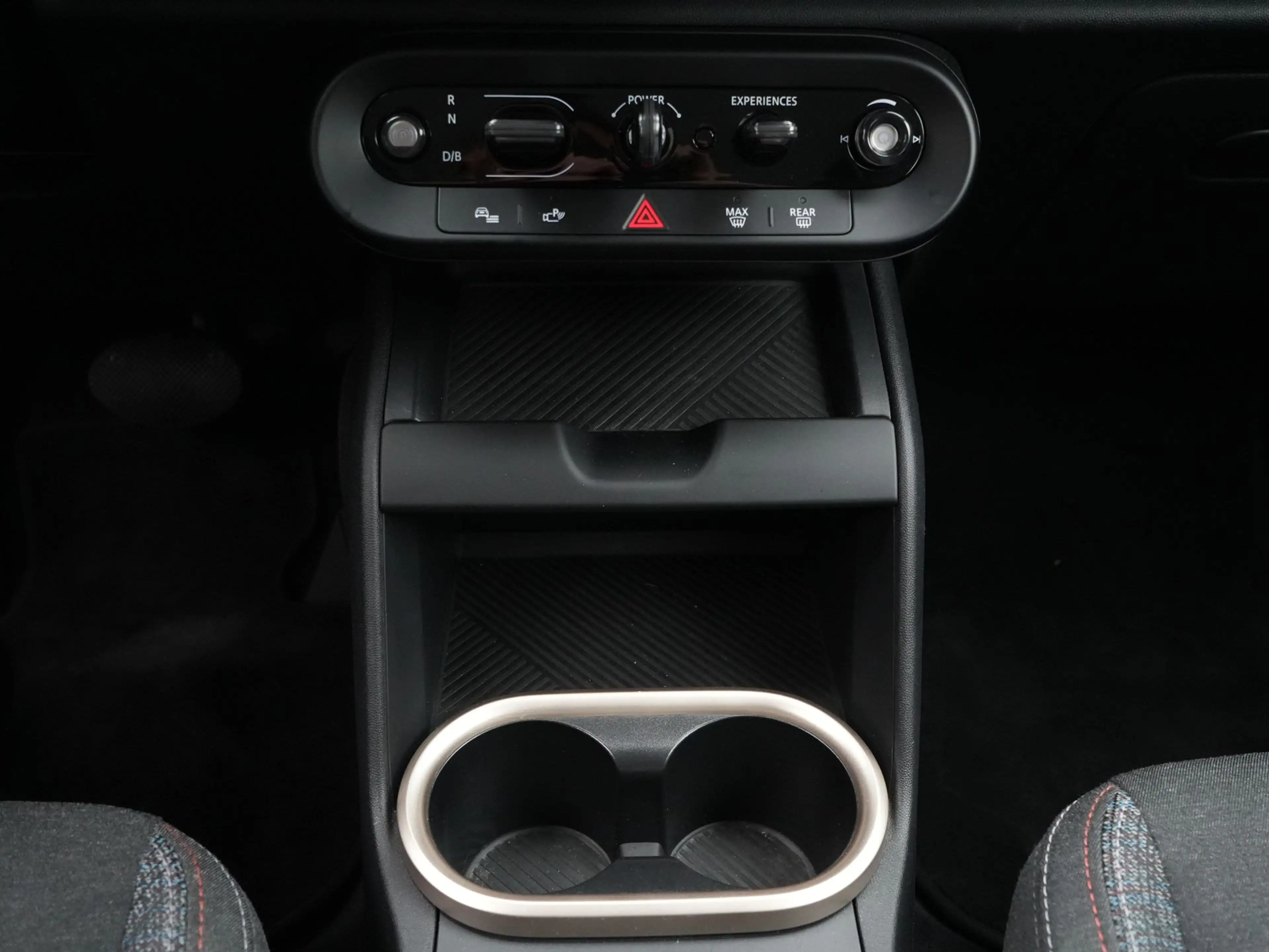MINI Countryman E Essential — photo 13