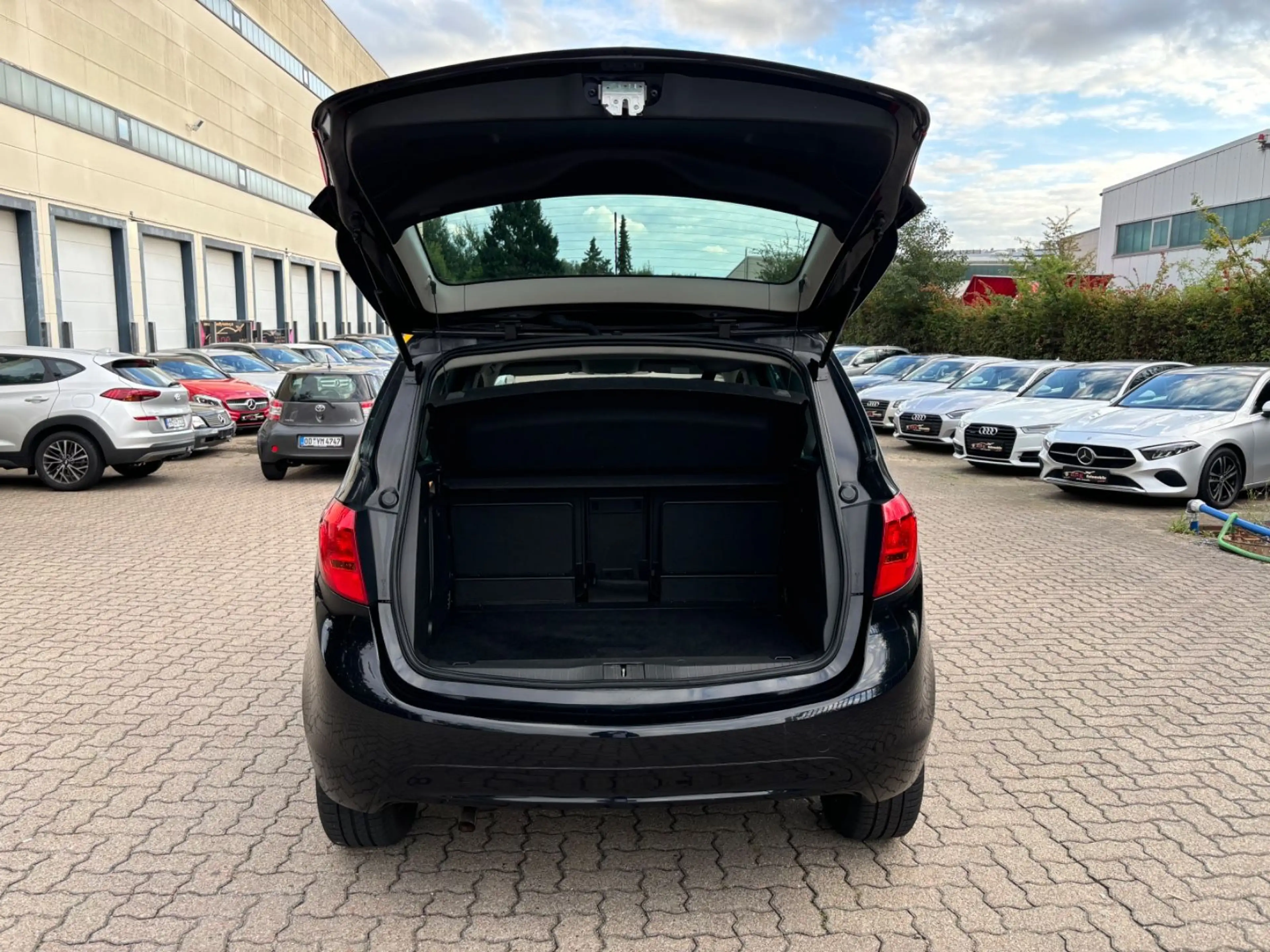 Opel Meriva B 1.4 Design Edition Klima TÜV NEU — photo 9