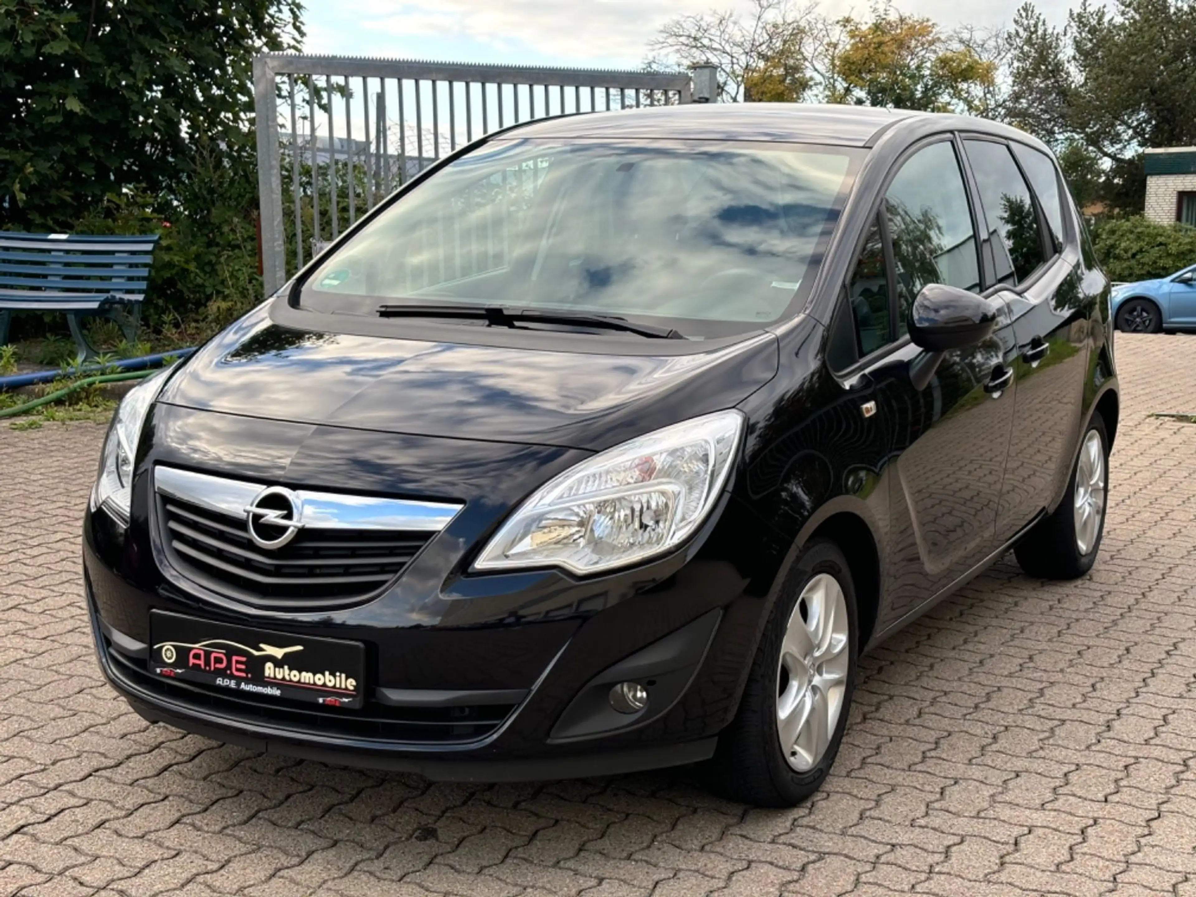Opel Meriva B 1.4 Design Edition Klima TÜV NEU — photo 3
