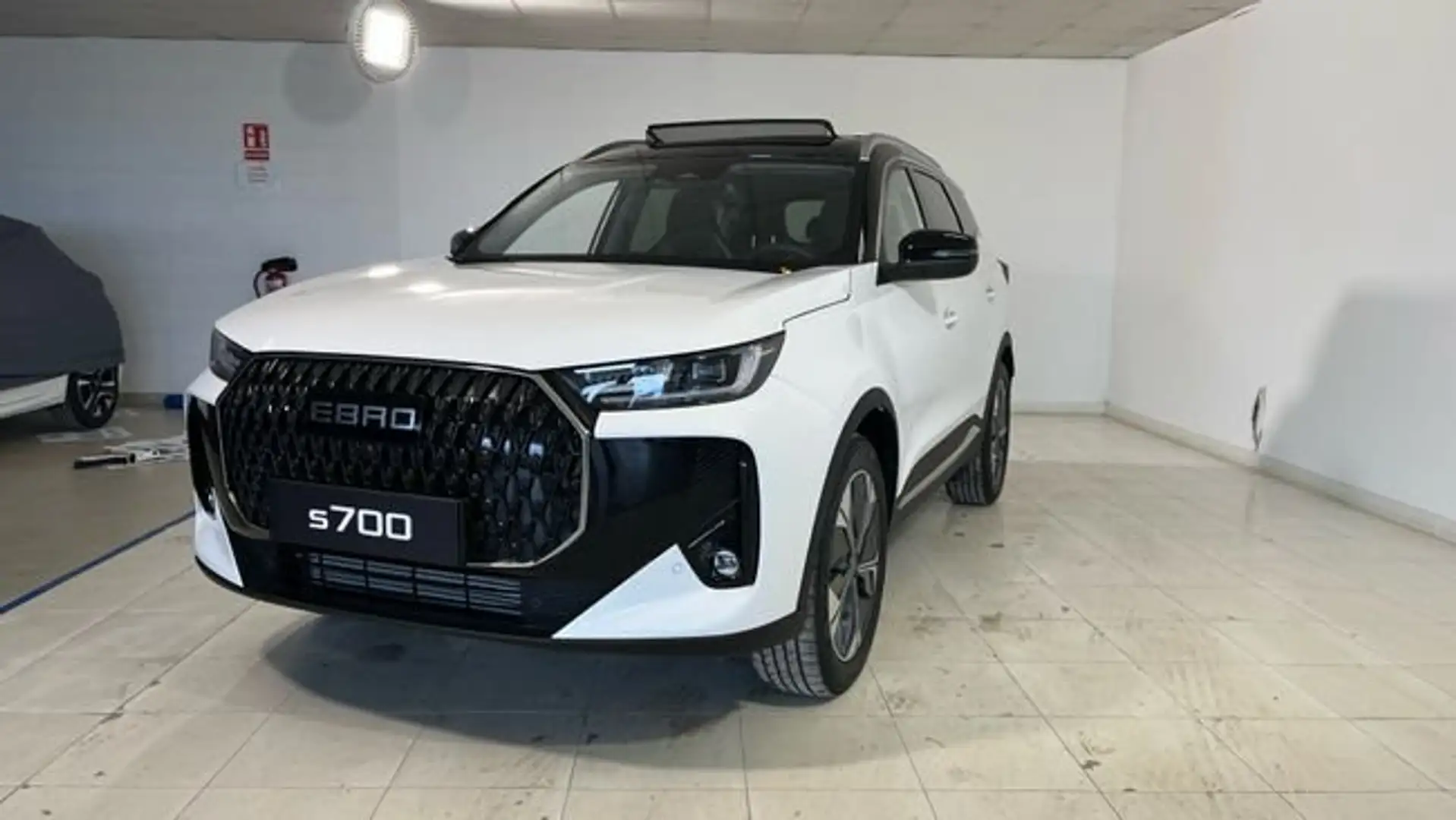 Ebro s700 1.6 TGDI Luxury 7 DCT Weiß - 2
