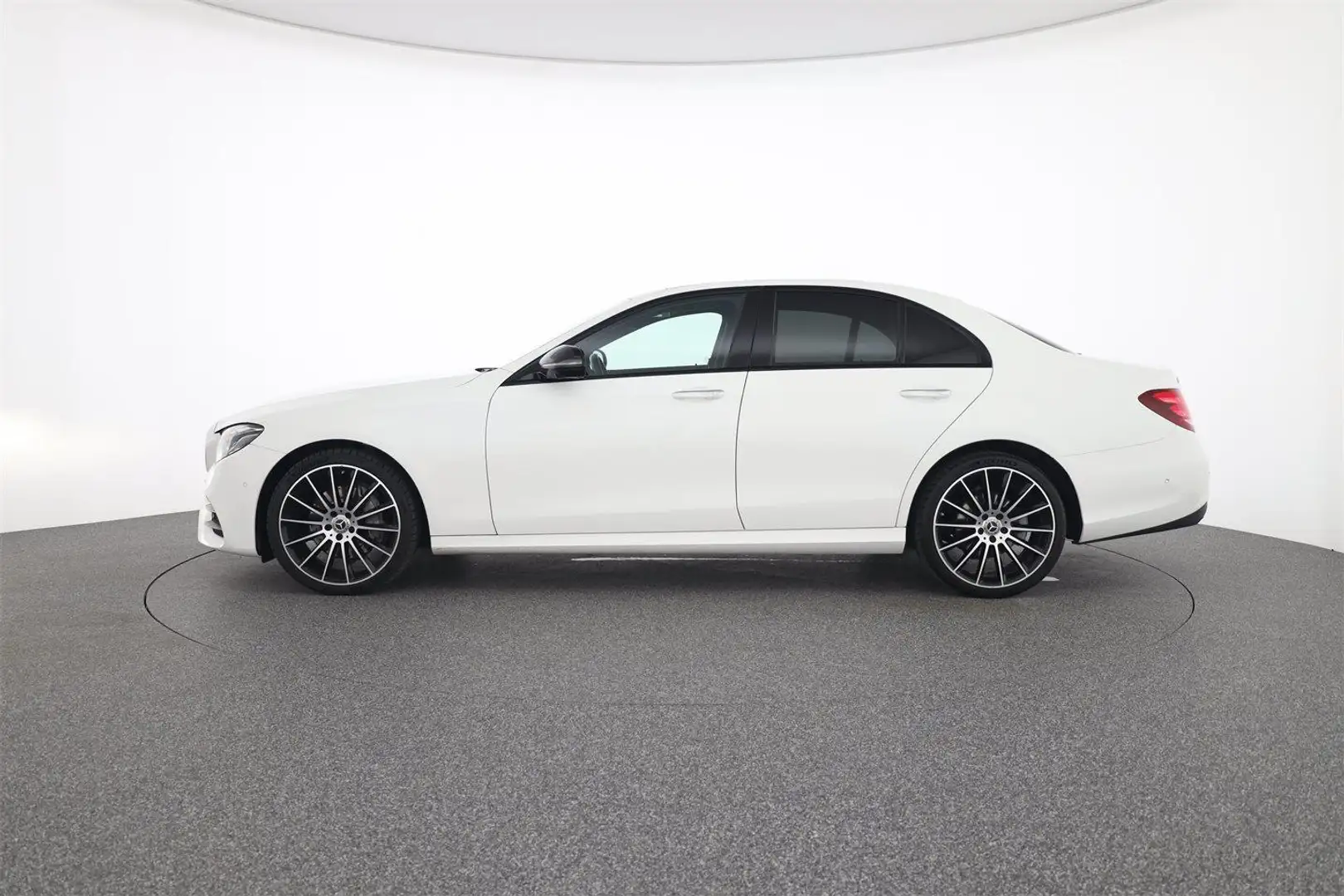 Mercedes-Benz E 220 d 4M AMG  Austria Edition Burmester Panorama Weiß - 2