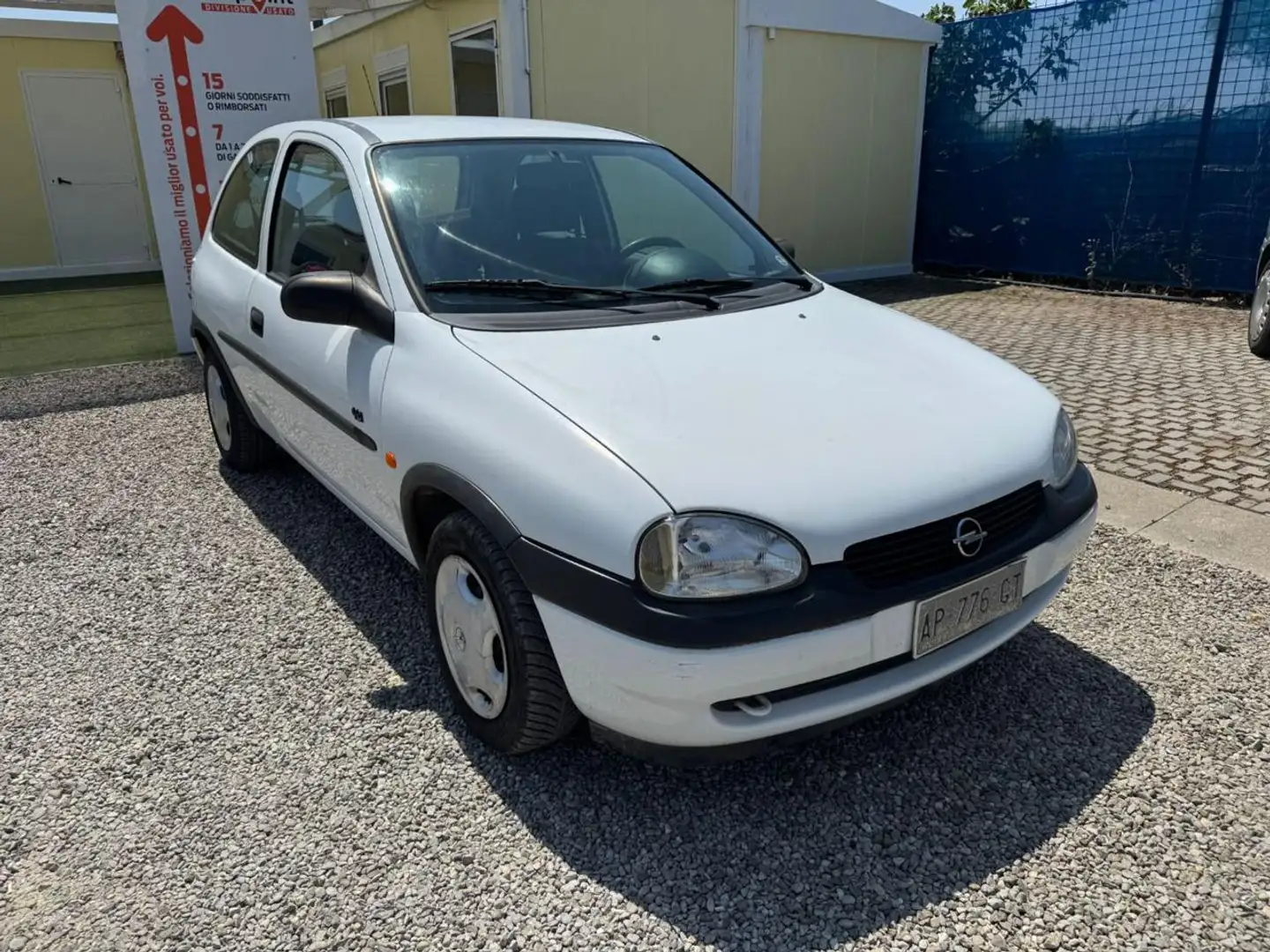 Opel Corsa 1.0i 12V cat 3 porte Viva Bianco - 2