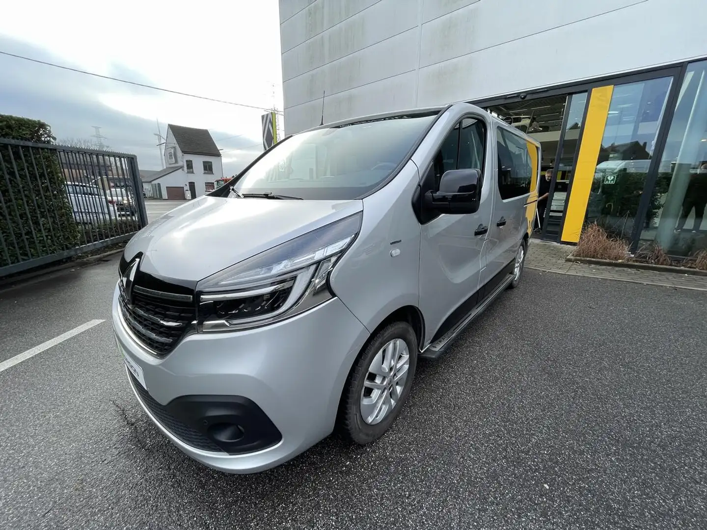 Renault Trafic Space Class Dci 170pk EDC + Winterkit Zilver - 1