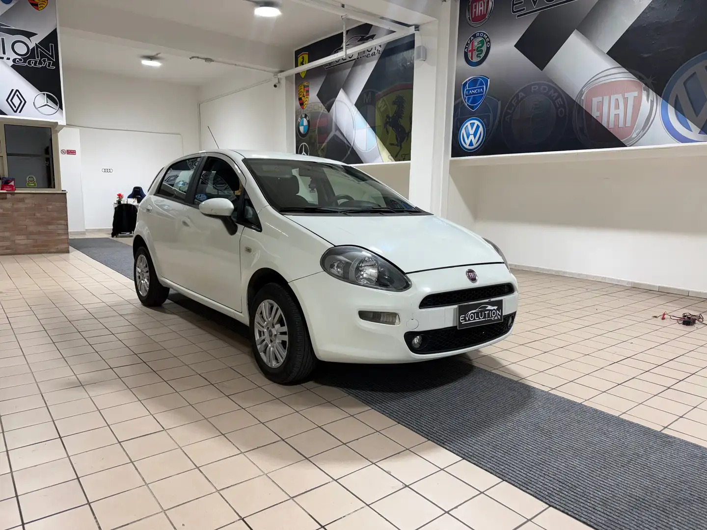 Fiat Punto Punto III 2012 5p 1.4 natural power Easy 70cv Bianco - 1