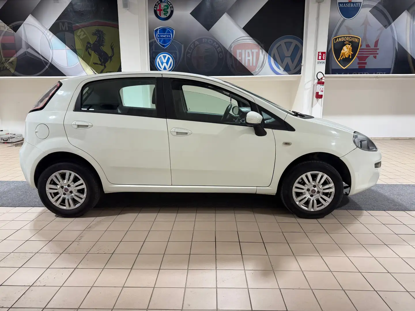 Fiat Punto Punto III 2012 5p 1.4 natural power Easy 70cv Bianco - 2