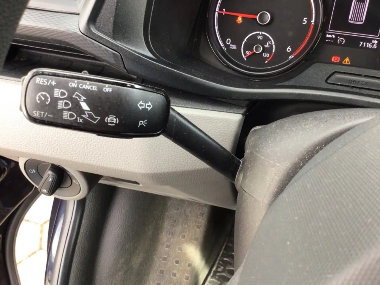 Volkswagen T6.1 Kombi AHK NAV LED KLIMA v+h PDC v+h L+S 16