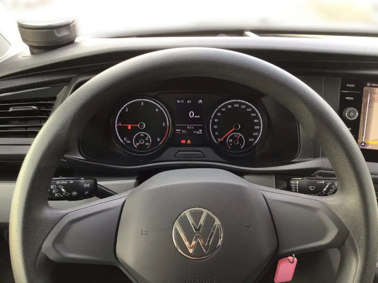 Volkswagen T6.1 Kombi AHK NAV LED KLIMA v+h PDC v+h L+S 8