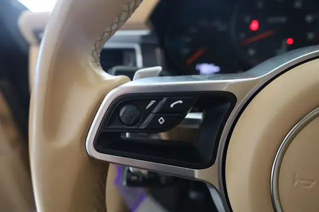 Porsche Macan view 23