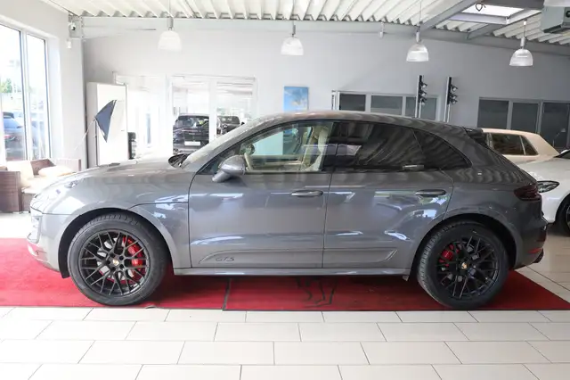 Porsche Macan view 2
