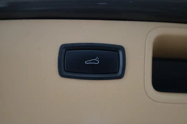 Porsche Macan view 13
