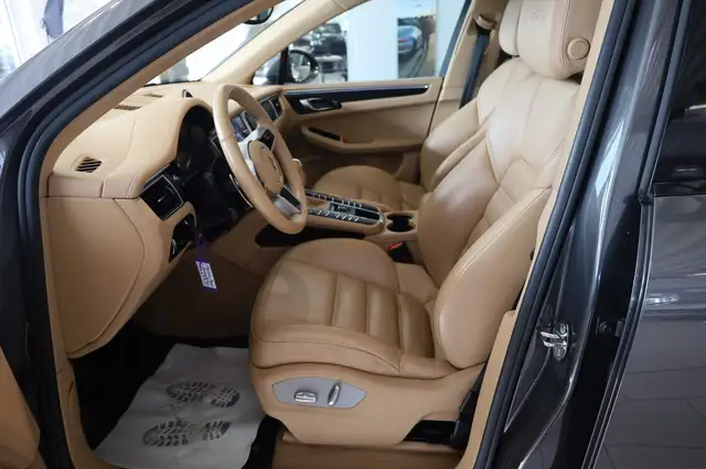 Porsche Macan view 15