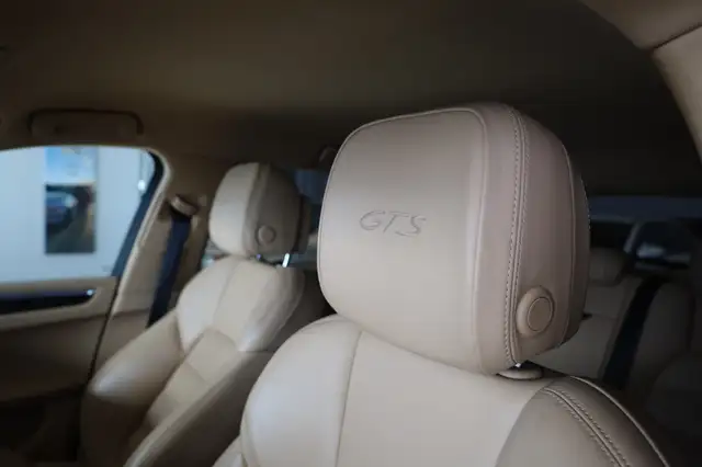 Porsche Macan view 20
