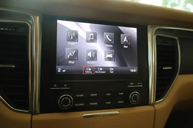 Porsche Macan view 28