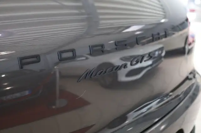 Porsche Macan view 8