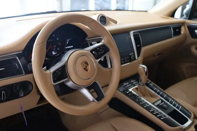 Porsche Macan view 21