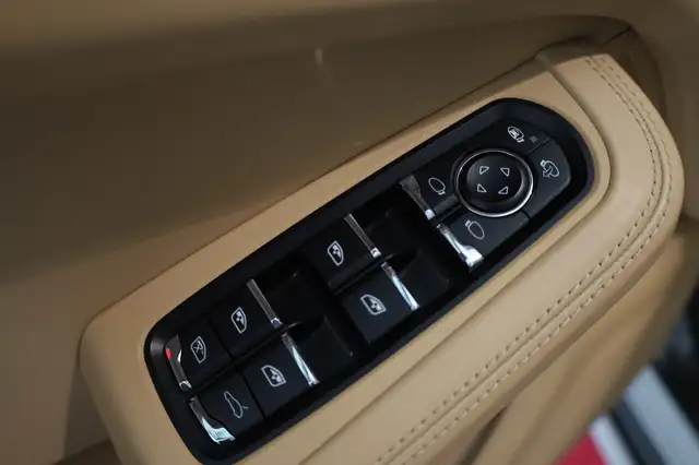 Porsche Macan view 18