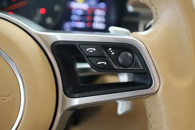 Porsche Macan view 25