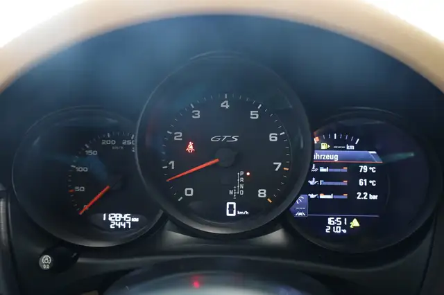Porsche Macan view 26