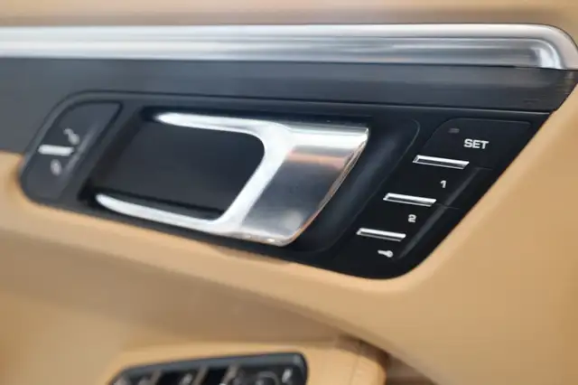 Porsche Macan view 17