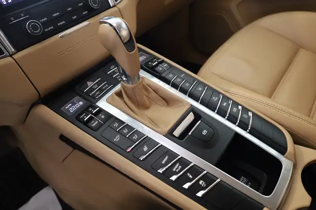 Porsche Macan view 27