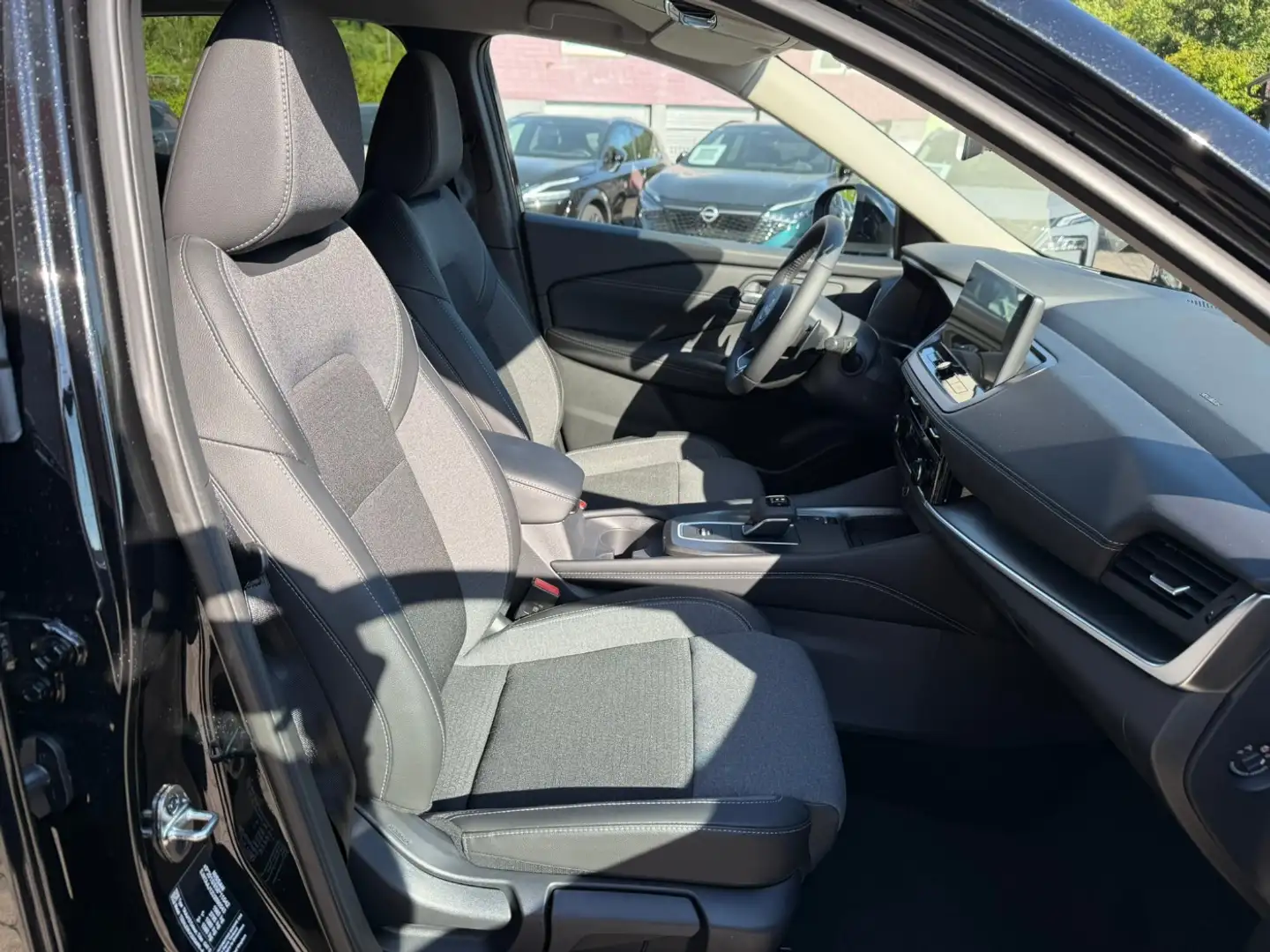 Nissan Qashqai 1.3DIG-T MHEV N-Connecta CVT Winter Komfort Schwarz - 2