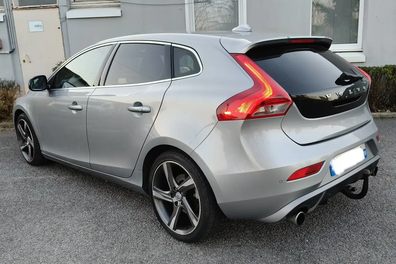 Volvo V40 ð  v40 2.0 d3 geartronic/ 5 cylindres