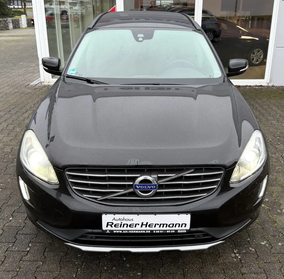 Volvo XC60 2.0 D3 MOMENTUM 2WD XENON TEILLEDER el. Heckklappe Schwarz - 2