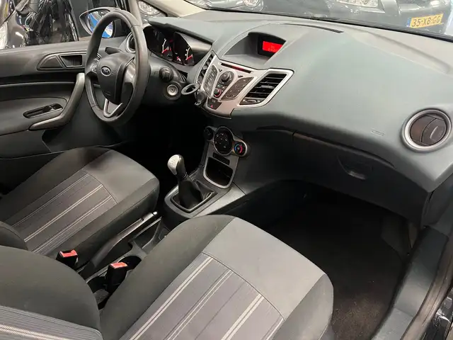 Ford Fiesta view 24