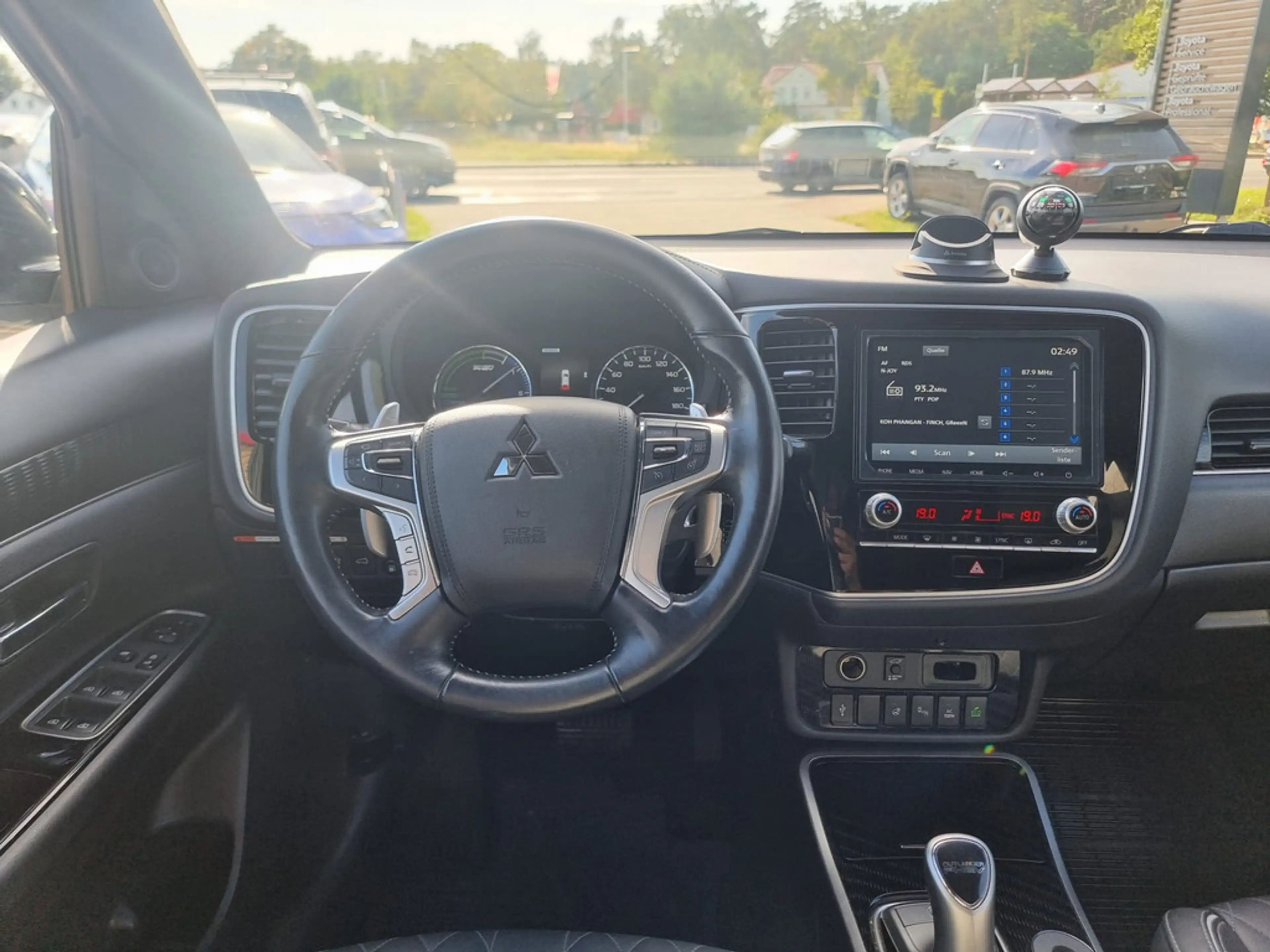 Mitsubishi Outlander 2.4 PHEV Plus Spirit 4WD — photo 10