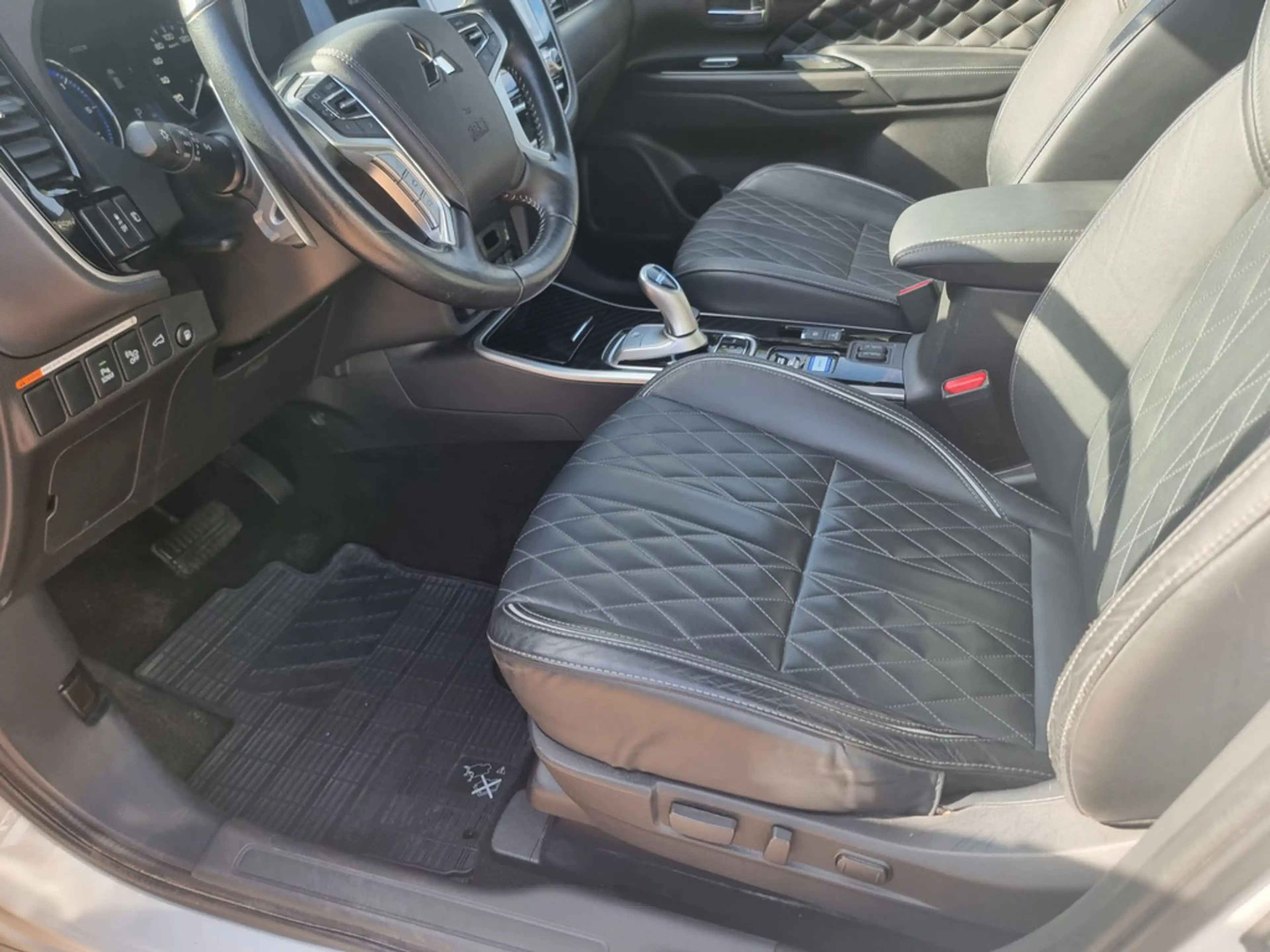 Mitsubishi Outlander 2.4 PHEV Plus Spirit 4WD — photo 13