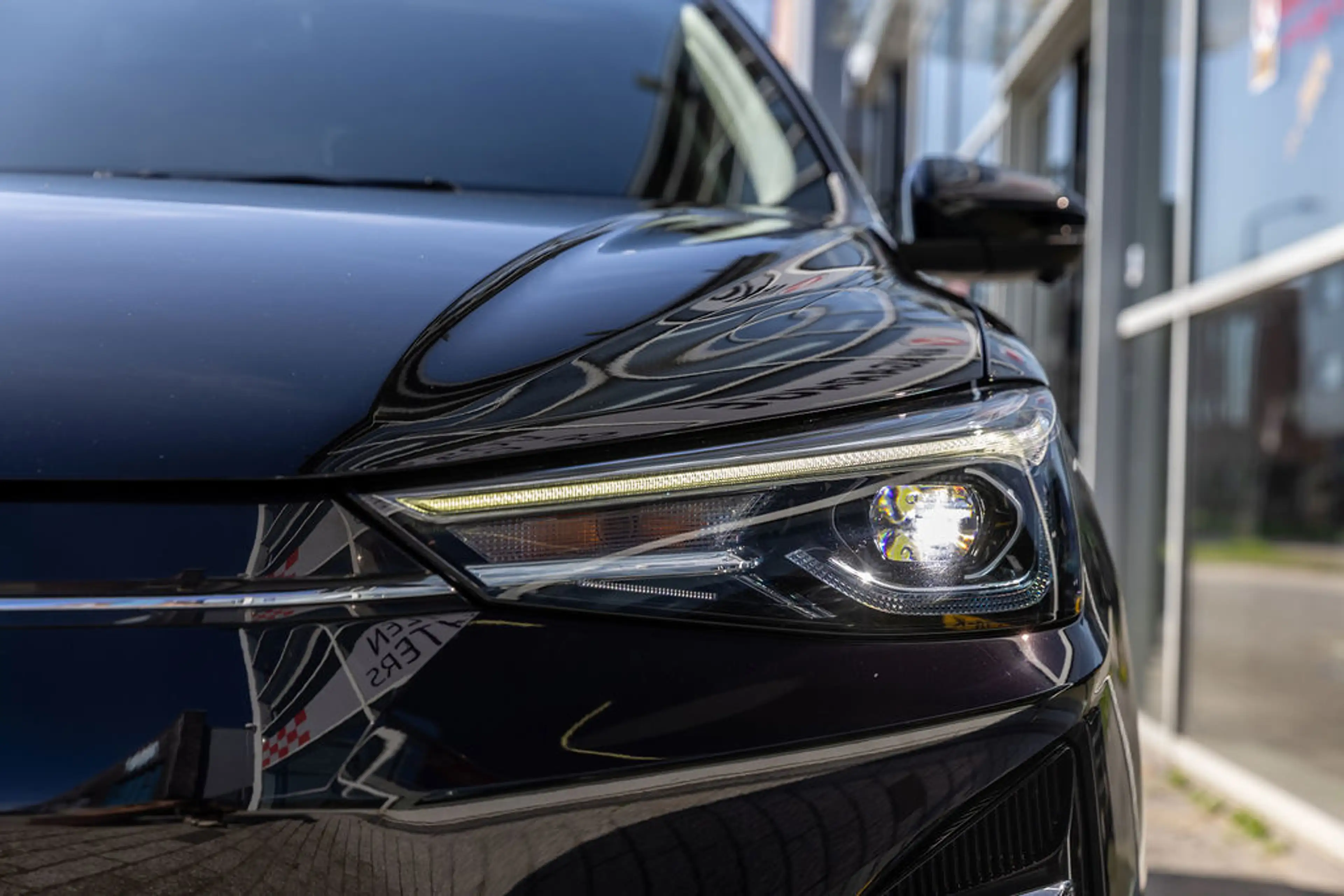 MG MG5 Electric Long Range Luxury 61 kWh Black — photo 29