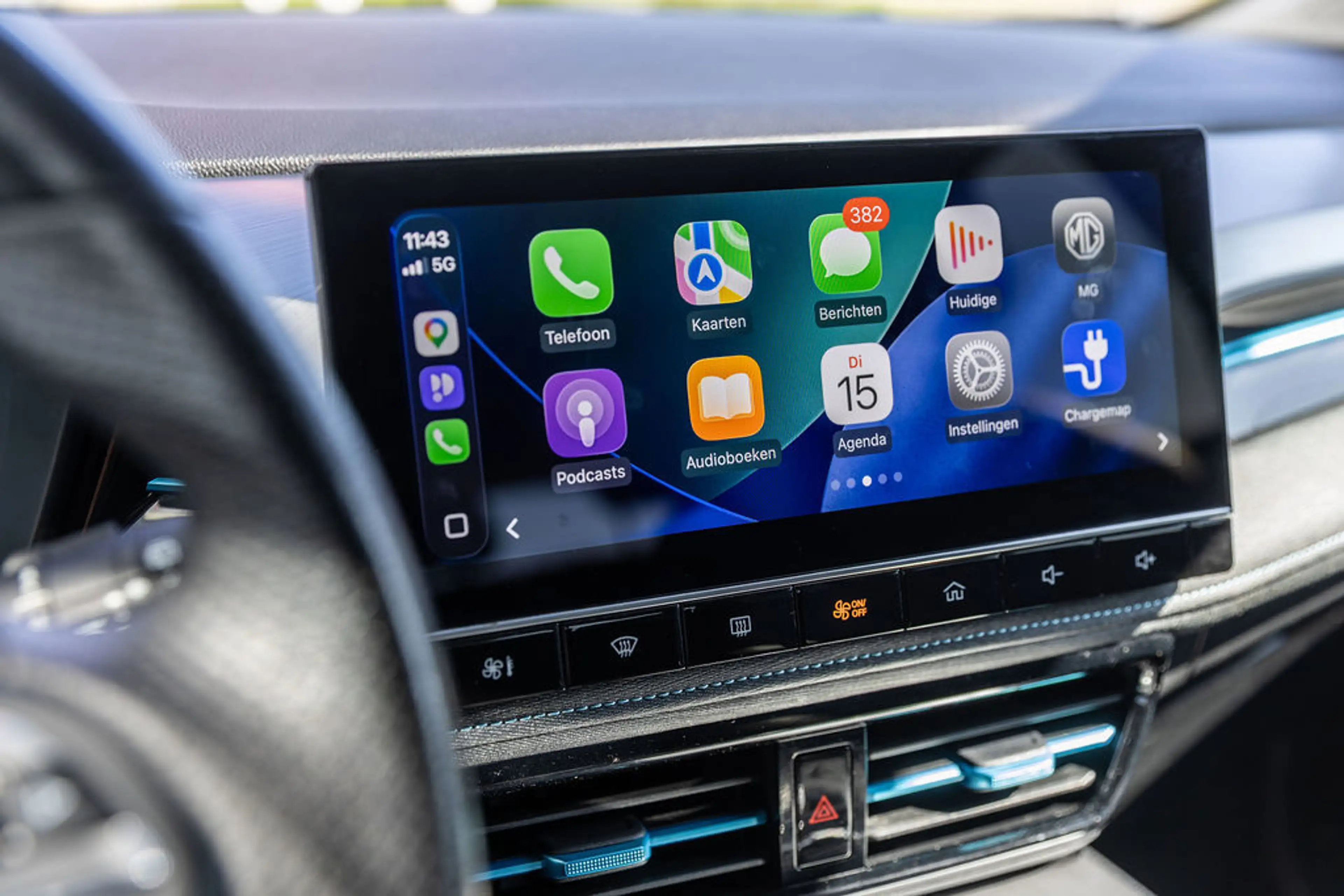 MG MG5 Electric Long Range Luxury 61 kWh Black — photo 11