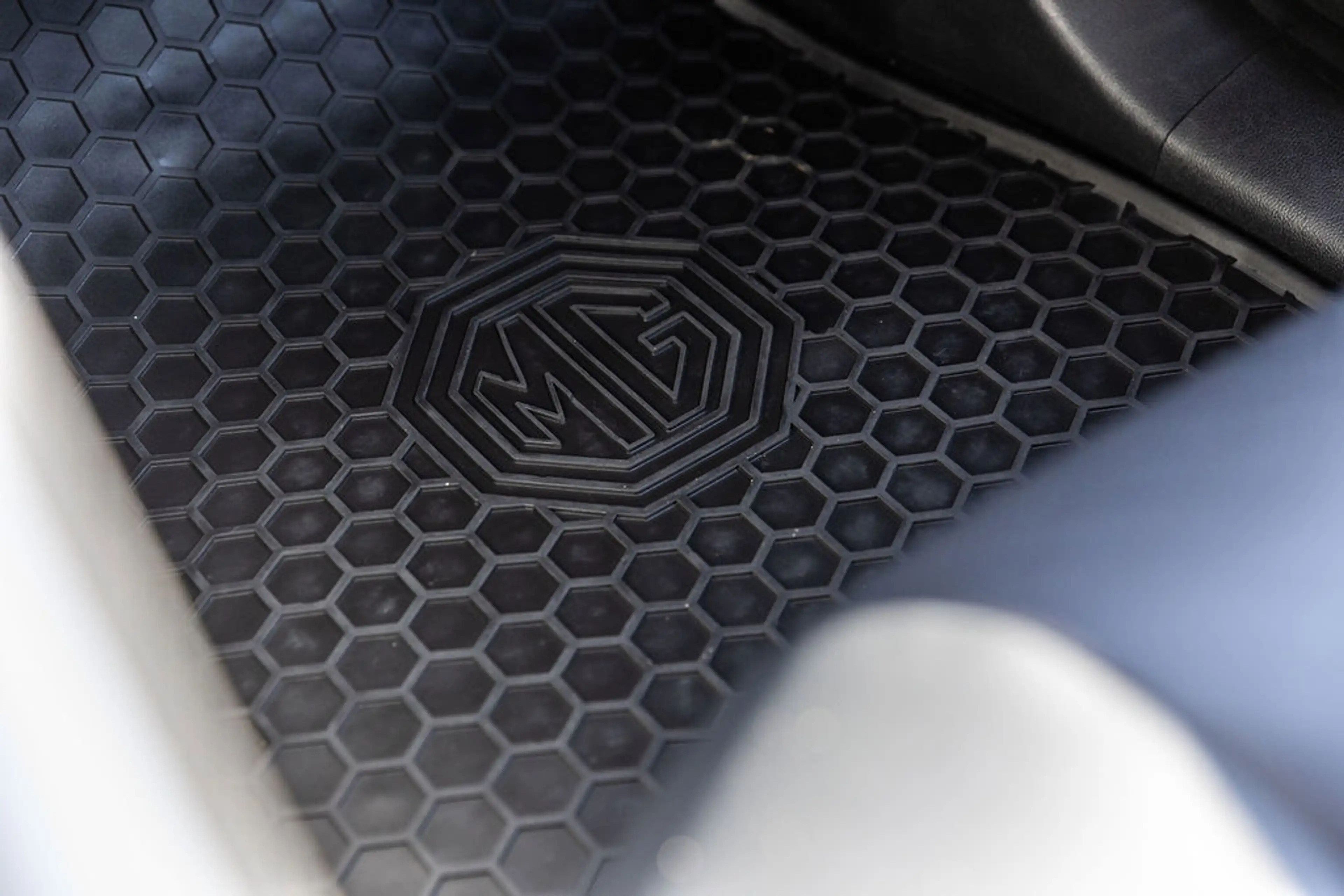 MG MG5 Electric Long Range Luxury 61 kWh Black — photo 23