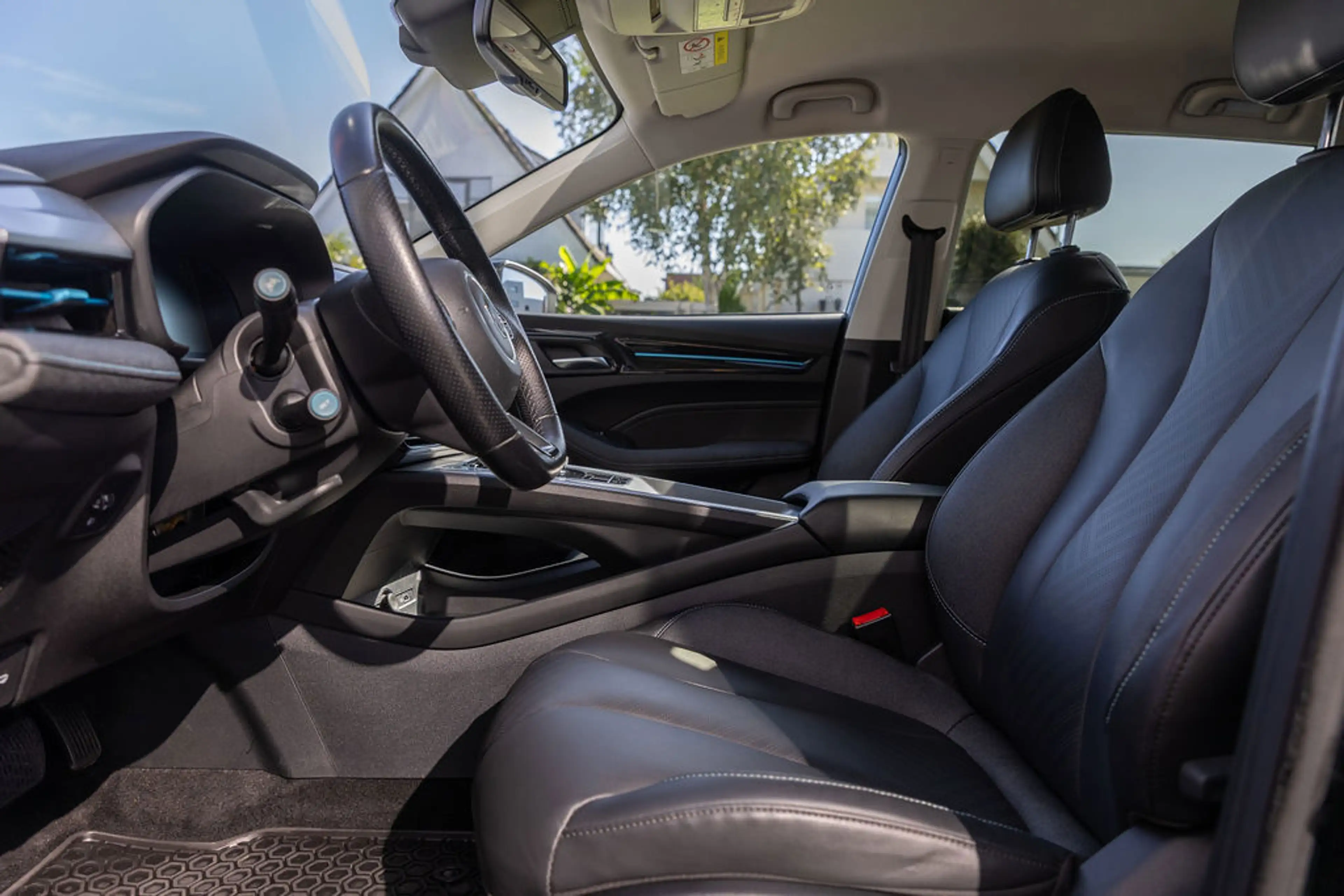MG MG5 Electric Long Range Luxury 61 kWh Black — photo 25