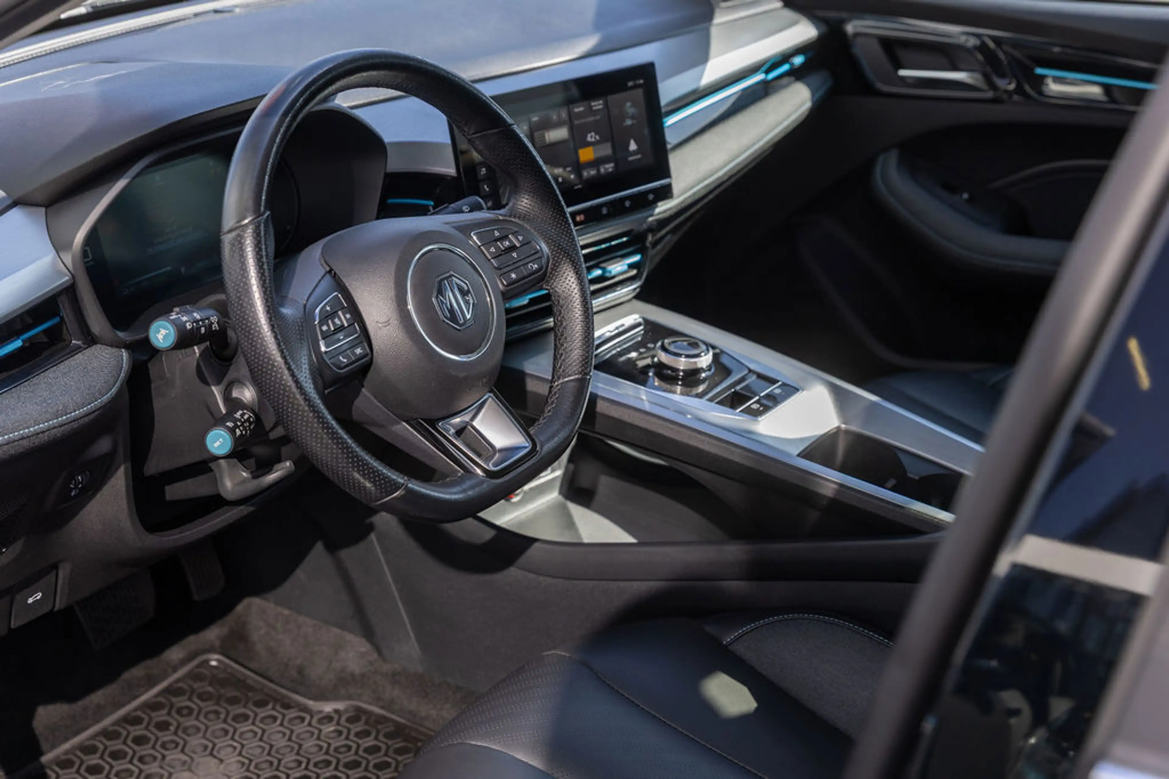 MG MG5 Electric Long Range Luxury 61 kWh Black — photo 26