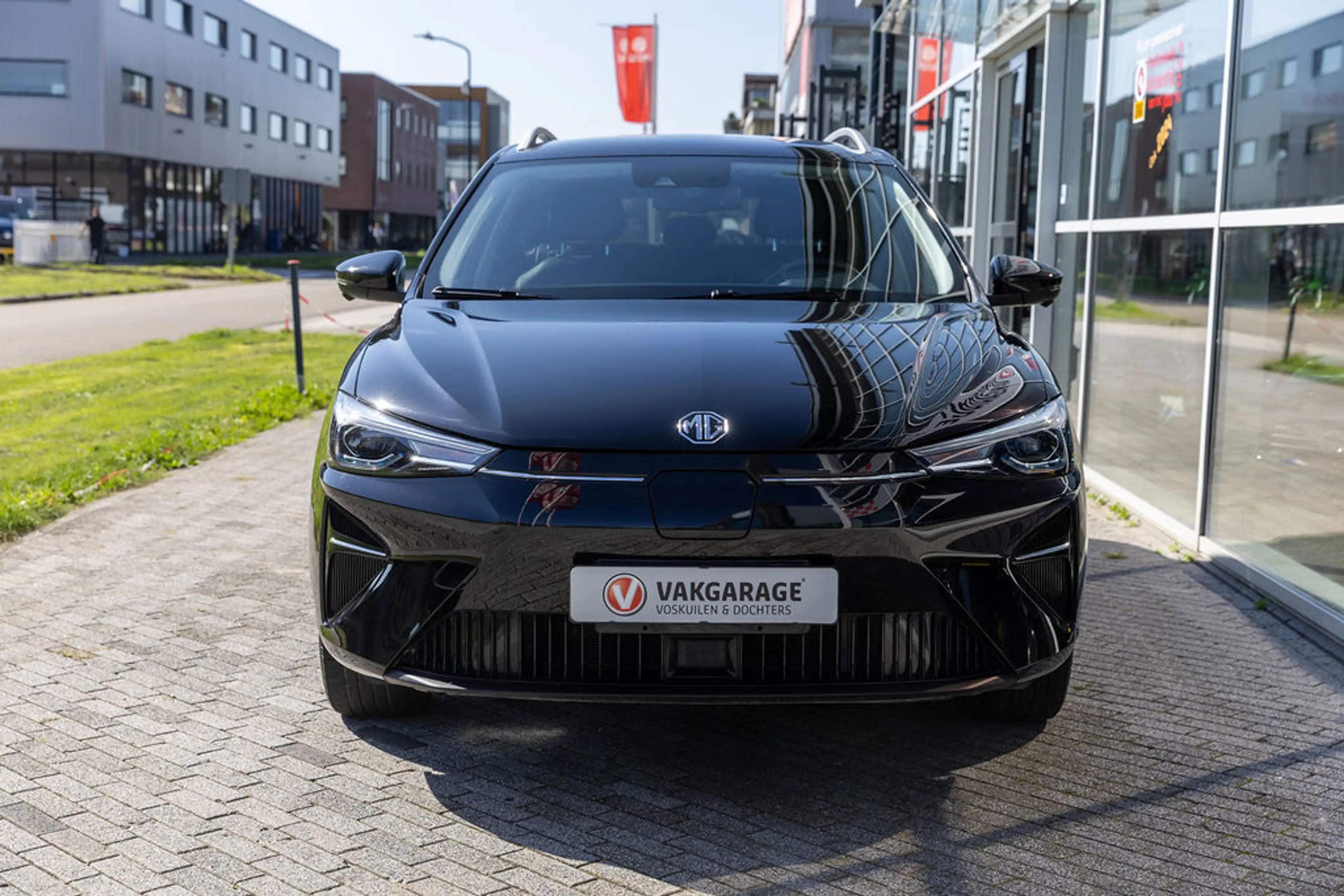 MG MG5 Electric Long Range Luxury 61 kWh Black — photo 48