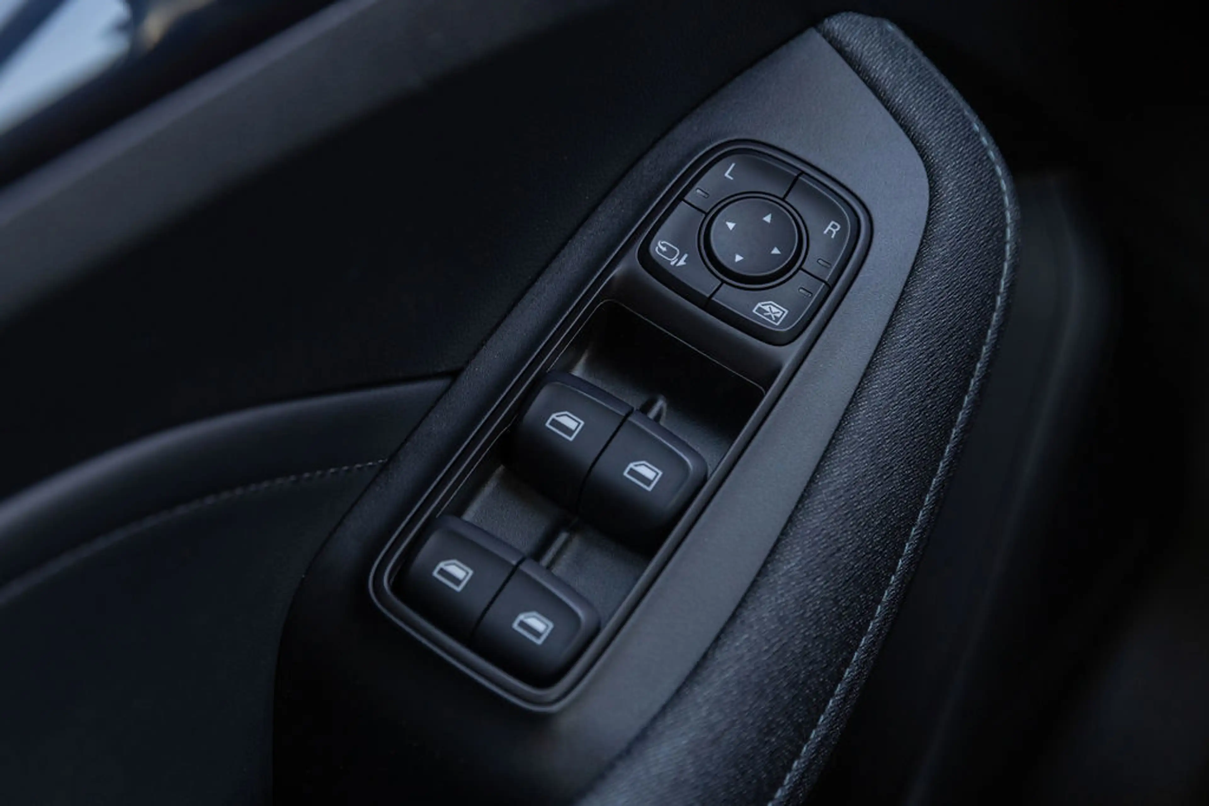 MG MG5 Electric Long Range Luxury 61 kWh Black — photo 19